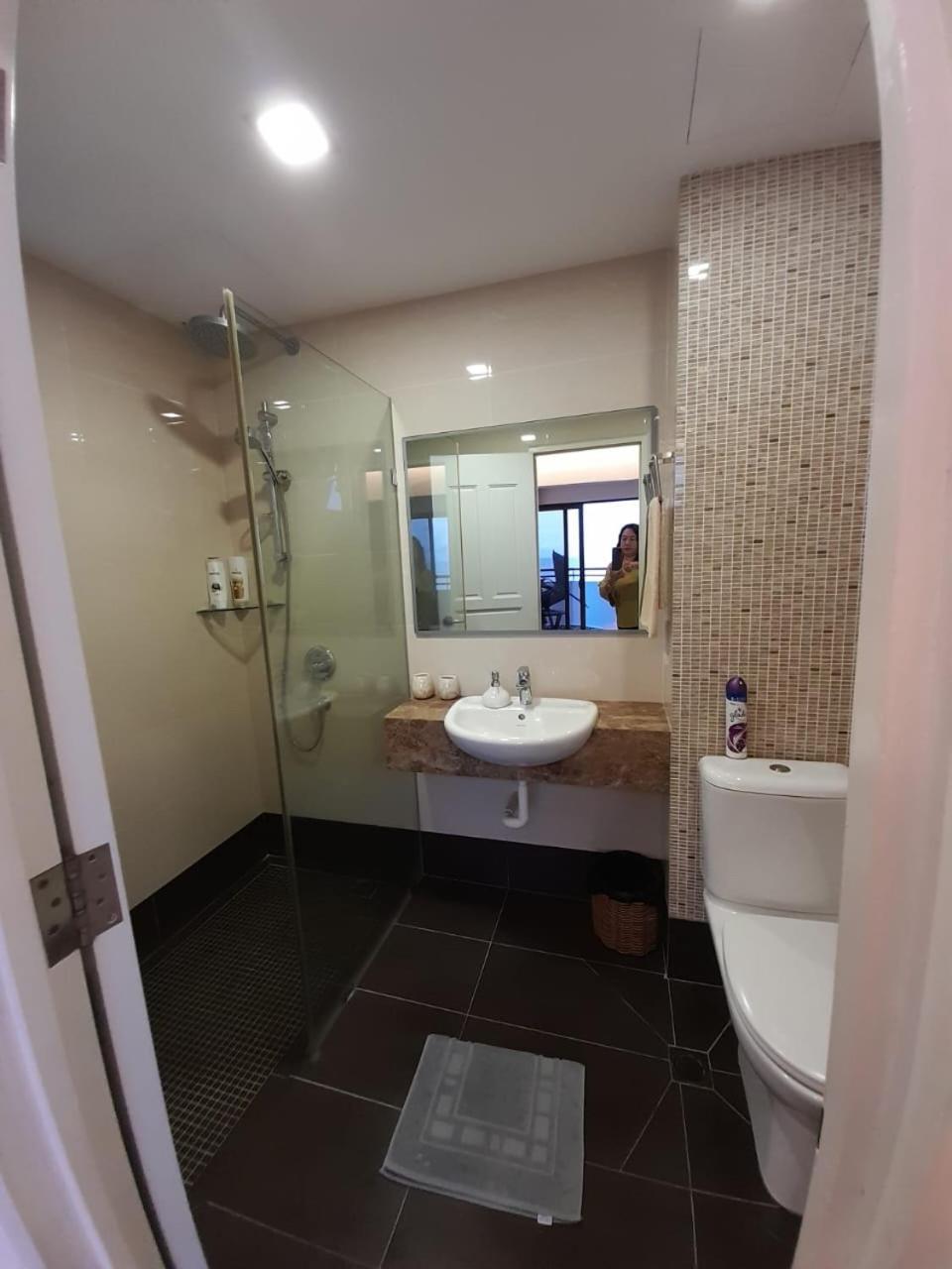 Susie'S Resort Seaview Suites At Sri Sayang Batu Ferringhi Exterior foto