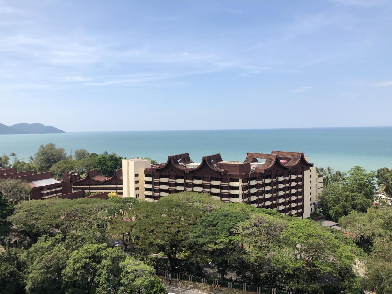 Susie'S Resort Seaview Suites At Sri Sayang Batu Ferringhi Exterior foto